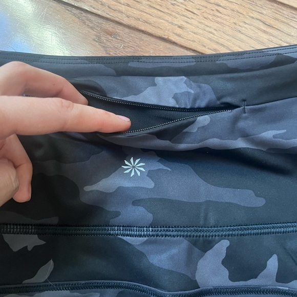 NEW ATHLETA Ace Printed Tennis Skort 13.5” Camo Large - Picture 3 of 8